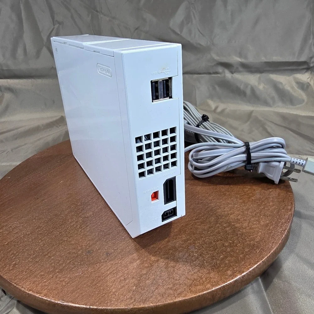 Nintendo Wii Console White RVL-001 for Repair or Parts with Power & AV Cables